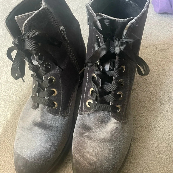 Velvet combat boots size 8.5 - Picture 2 of 5